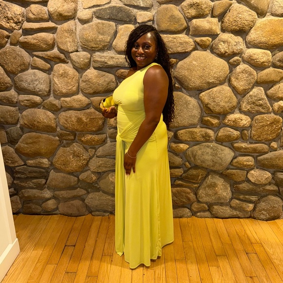 Meet your Posher, Carolyn - Picture 2 of 2